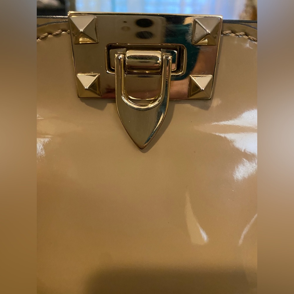 EUC PATENT LEATHER VALENTINO ROCKSTUD BAG - Picture 4 of 6